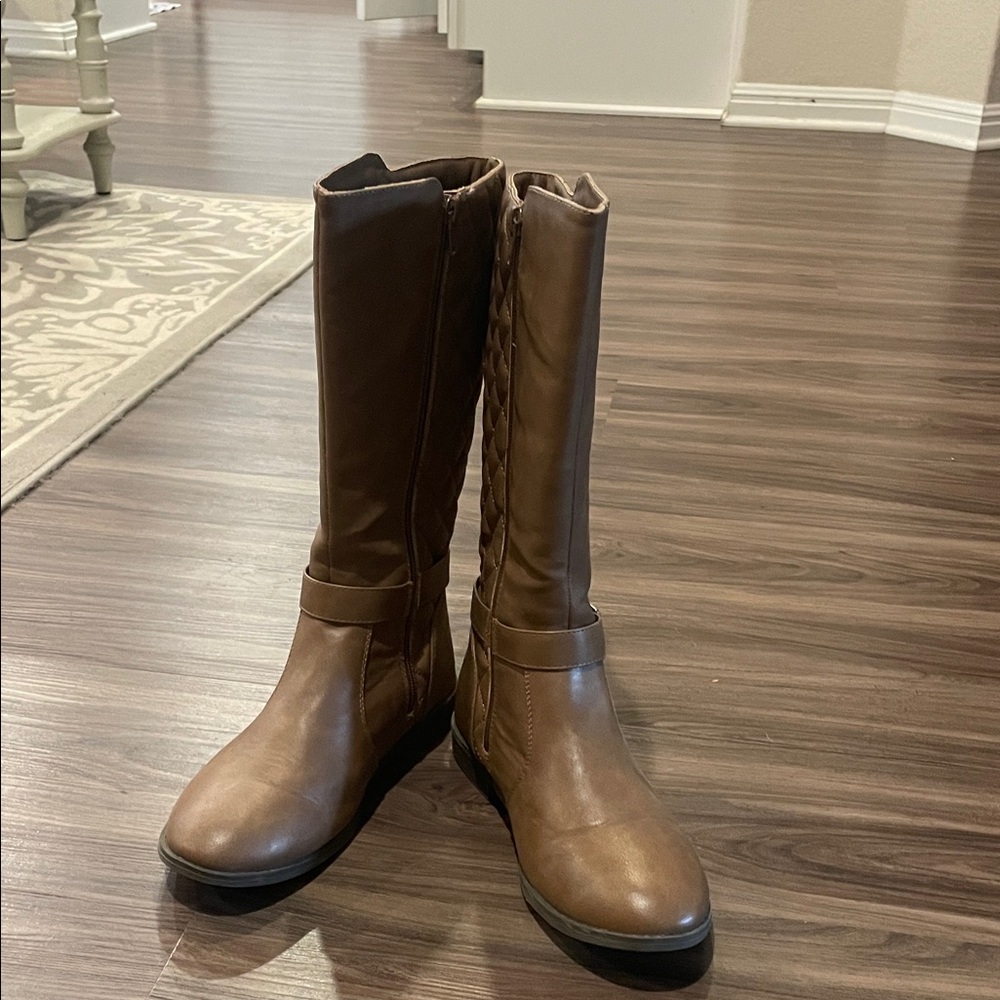 Girls size 6 brown boots
